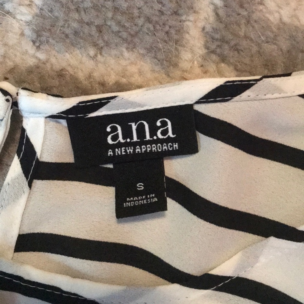 Blouse - Picture 2 of 2